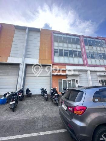 Area Ramai! Gudang Dijual di Cakung untuk Bisnis Luas Bangunan 500m2 Area Ramai! Gudang Dijual di Cakung untuk Bisnis Luas Bangunan 500m2