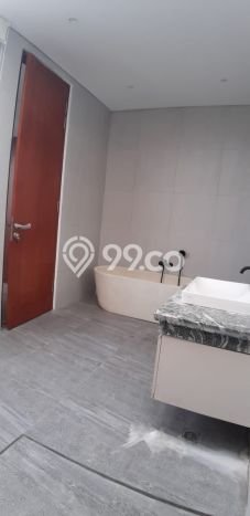 SIAP HUNI! Rumah Asri di Modernland, Luas 214m² LB 350m² SIAP HUNI! Rumah Asri di Modernland, Luas 214m² LB 350m²