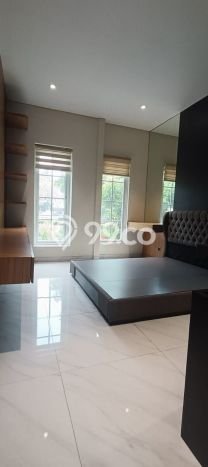 Rumah Mewah LB 315m2 Siap Pakai Desain Elegan di Gading Serpong, Tangerang Rumah Mewah LB 315m2 Siap Pakai Desain Elegan di Gading Serpong, Tangerang