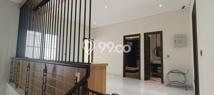 Rumah Mewah LB 315m2 Siap Pakai Desain Elegan di Gading Serpong, Tangerang Rumah Mewah LB 315m2 Siap Pakai Desain Elegan di Gading Serpong, Tangerang