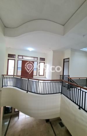 Rumah Mewah Siap Huni LT 421m2 di Antapani, Bandung Rumah Mewah Siap Huni LT 421m2 di Antapani, Bandung