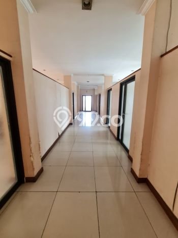 Rumah Mewah LB 1500m2 Siap Pakai Desain Elegan di Supratman, Bandung Rumah Mewah LB 1500m2 Siap Pakai Desain Elegan di Supratman, Bandung