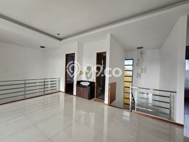 Rumah Elit Modern Tanpa Renovasi di Setra Duta Bandung Rumah Elit Modern Tanpa Renovasi di Setra Duta Bandung