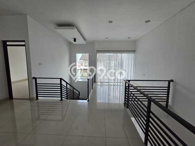 Disewakan! Rumah 5 Kamar Tidur &
4 Kamar Mandi di Setra Duta, Bandung Disewakan! Rumah 5 Kamar Tidur &
4 Kamar Mandi di Setra Duta, Bandung