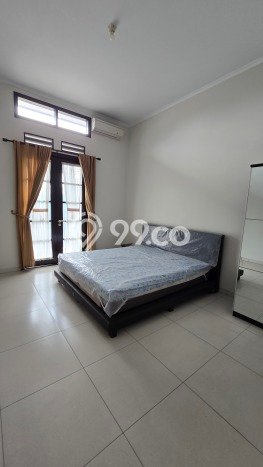 UNIT SPESIAL! Rumah area , 5 KT, Dekat Pusat Kota, Luas 392m2m² Bangunan 301m2m² UNIT SPESIAL! Rumah area , 5 KT, Dekat Pusat Kota, Luas 392m2m² Bangunan 301m2m²