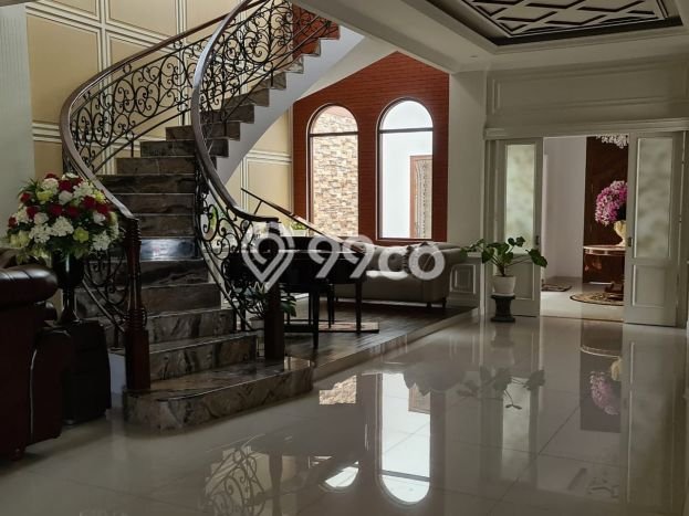 Rumah Elit Modern Siap Huni di Cibubur Jakarta Timur Rumah Elit Modern Siap Huni di Cibubur Jakarta Timur