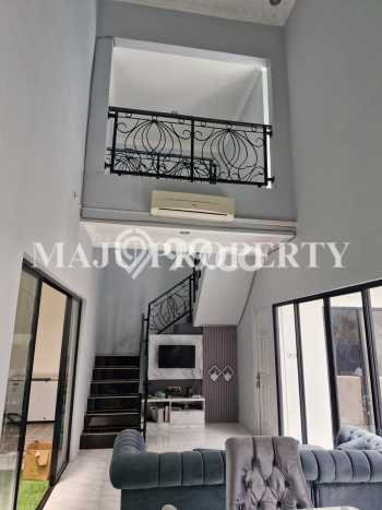 Ready to Use! Luxury House LT 180m2 Desain Elegan di Cibubur Ready to Use! Luxury House LT 180m2 Desain Elegan di Cibubur