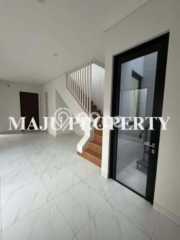 Jual Rumah Mewah Elegan Dengan View Eksklusif di Cibubur, Bogor Jual Rumah Mewah Elegan Dengan View Eksklusif di Cibubur, Bogor