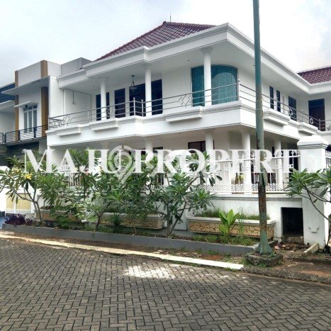 Rumah Elit Modern Tanpa Renovasi di Cibubur Depok Rumah Elit Modern Tanpa Renovasi di Cibubur Depok