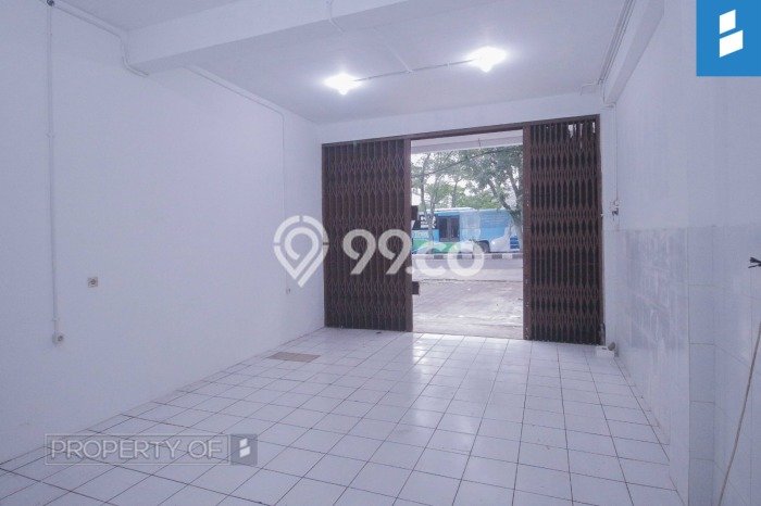 Jual Ruko Kawasan Strategis di Sudirman, Luas 176m², Jalan Utama Jual Ruko Kawasan Strategis di Sudirman, Luas 176m², Jalan Utama