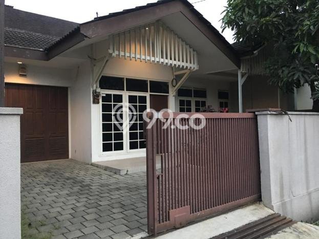 Rumah Bagus di Peta, Bandung, LT 201m², LB 200m² Rumah Bagus di Peta, Bandung, LT 201m², LB 200m²