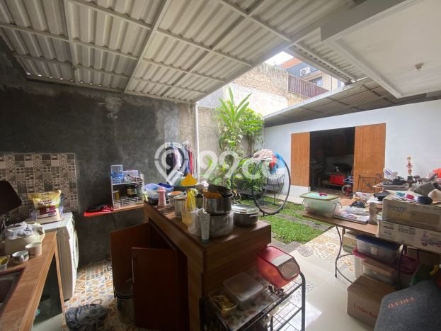 HOT LISTING! Rumah Siap Huni area , Luas 180m2m² LB 70m2m² HOT LISTING! Rumah Siap Huni area , Luas 180m2m² LB 70m2m²