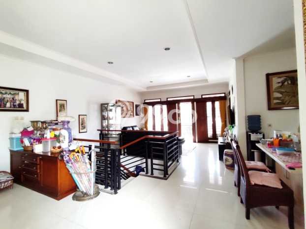 Siap Huni Rumah Mewah 7 Kamar di Cibeunying Kidul Dekat ke Mana Saja Siap Huni Rumah Mewah 7 Kamar di Cibeunying Kidul Dekat ke Mana Saja
