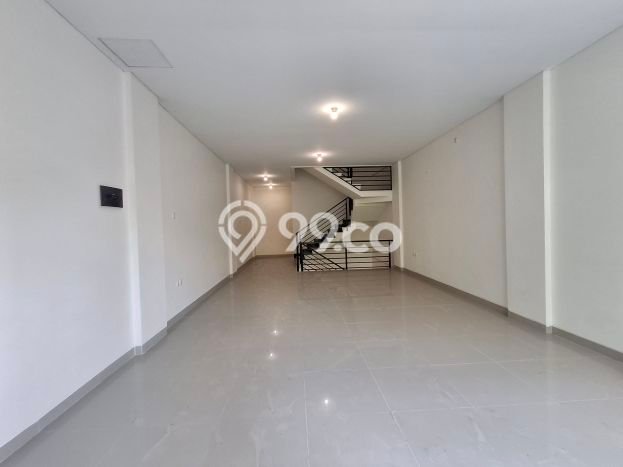 Ruko Area Premium di , Luas 200m2m², Ramai Ruko Area Premium di , Luas 200m2m², Ramai