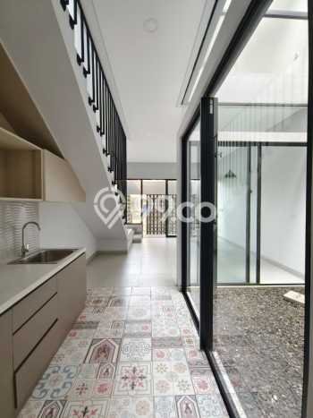 Rumah Modern 3 KT di BSD City Tangerang Semi Furnished Rumah Modern 3 KT di BSD City Tangerang Semi Furnished