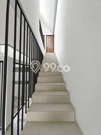 Rumah Modern 3 KT di BSD City Tangerang Semi Furnished Rumah Modern 3 KT di BSD City Tangerang Semi Furnished