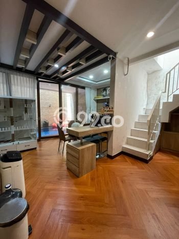 Rumah Mewah LB 250m2 Siap Pakai Desain Elegan di Bintaro, Tangerang Selatan Rumah Mewah LB 250m2 Siap Pakai Desain Elegan di Bintaro, Tangerang Selatan