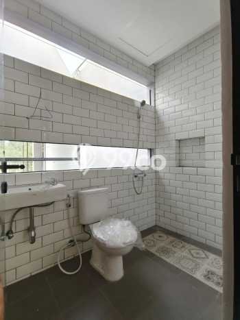 Rumah Modern 3 KT di BSD City Tangerang Semi Furnished Rumah Modern 3 KT di BSD City Tangerang Semi Furnished
