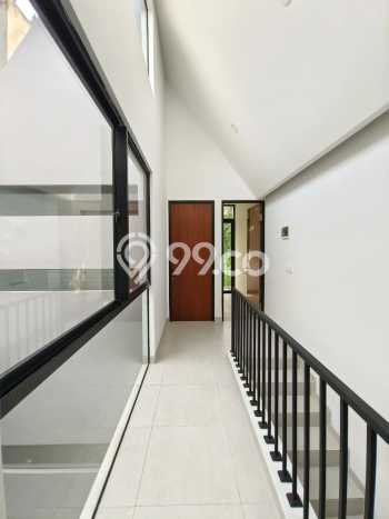 Rumah Modern 3 KT di BSD City Tangerang Semi Furnished Rumah Modern 3 KT di BSD City Tangerang Semi Furnished