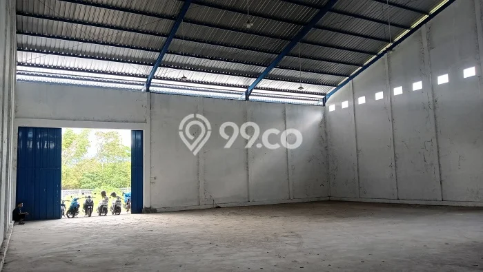 Gudang Komersial Disewakan di Tenggarang Bondowoso Luas 400m2 Gudang Komersial Disewakan di Tenggarang Bondowoso Luas 400m2