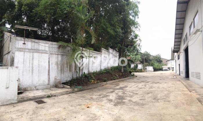 LOKASI STRATEGIS! Pabrik di Ngamprah, Luas 3591m², Area Komersial, Jalan Utama LOKASI STRATEGIS! Pabrik di Ngamprah, Luas 3591m², Area Komersial, Jalan Utama