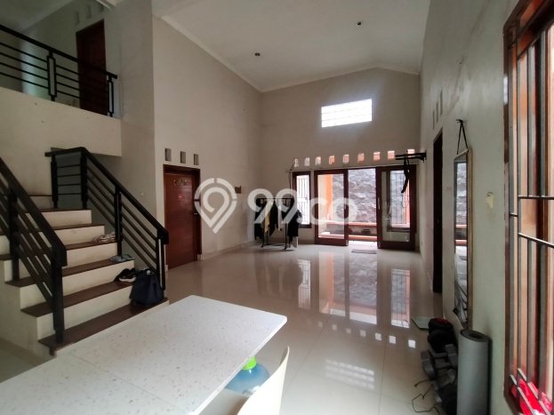 Rumah Mewah LB 400m2 Siap Huni Desain Elegan di Pondok Kelapa, Jakarta Timur Rumah Mewah LB 400m2 Siap Huni Desain Elegan di Pondok Kelapa, Jakarta Timur
