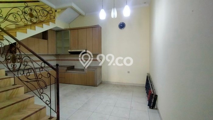 Disewakan! Rumah 3 Kamar Tidur &
2 Kamar Mandi di Tomang, Jakarta Barat Disewakan! Rumah 3 Kamar Tidur &
2 Kamar Mandi di Tomang, Jakarta Barat