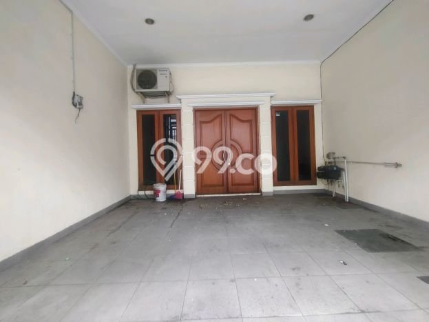 Disewakan! Rumah 3 Kamar Tidur &
2 Kamar Mandi di Tomang, Jakarta Barat Disewakan! Rumah 3 Kamar Tidur &
2 Kamar Mandi di Tomang, Jakarta Barat