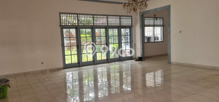 Siap Huni Rumah Mewah 3 Kamar di Kebon Jeruk Dekat ke Mana Pun Siap Huni Rumah Mewah 3 Kamar di Kebon Jeruk Dekat ke Mana Pun
