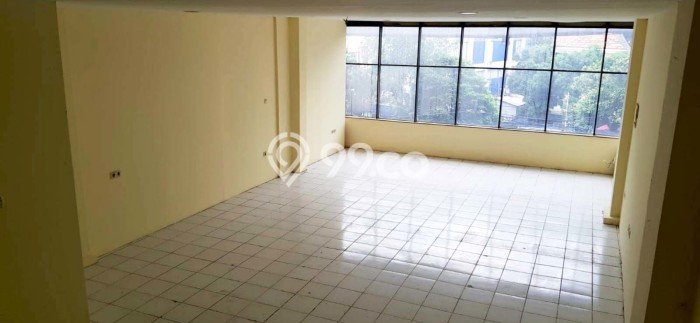 FOR SALE! Ruko di Kebayoran Baru Jakarta Selatan, LT 121m2, LB 198m2 FOR SALE! Ruko di Kebayoran Baru Jakarta Selatan, LT 121m2, LB 198m2