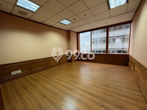 Unit Kantor Disewakan di Sudirman di Area Ramai & Strategis Unit Kantor Disewakan di Sudirman di Area Ramai & Strategis