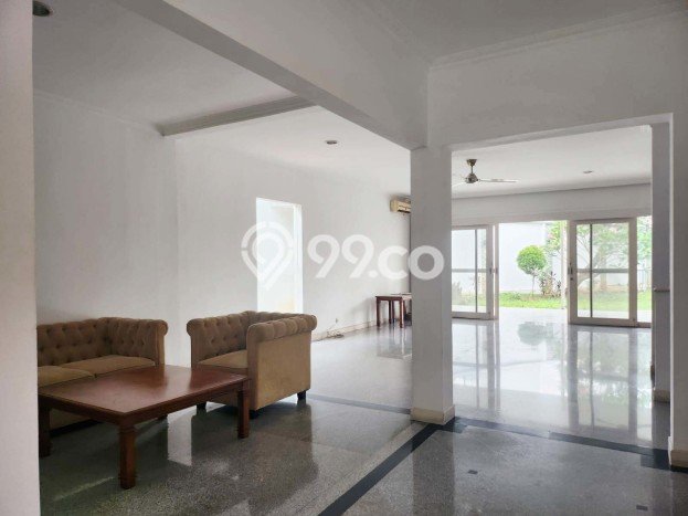 Hunian Minimalis dengan LT 569m2 & LB 360m2 Disewakan di Cipete Hunian Minimalis dengan LT 569m2 & LB 360m2 Disewakan di Cipete