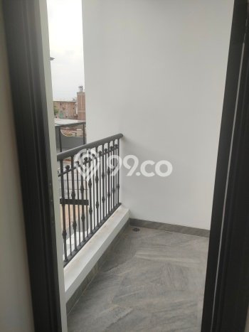 Rumah Mewah LB 138m2 Siap Pakai Desain Elegan di Buaran, Jakarta Timur Rumah Mewah LB 138m2 Siap Pakai Desain Elegan di Buaran, Jakarta Timur