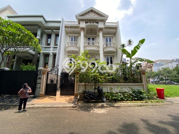 Rumah Idaman Keluarga! Rumah Mewah di Kelapa Gading, Jakarta Utara, Luas 300m² LB 500m² Rumah Idaman Keluarga! Rumah Mewah di Kelapa Gading, Jakarta Utara, Luas 300m² LB 500m²