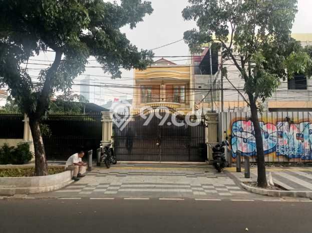 Rumah Nyaman Menteng, Lingkungan Tenang - LT 368m² Rumah Nyaman Menteng, Lingkungan Tenang - LT 368m²