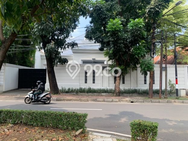 Siap Huni Rumah Mewah 5 Kamar di Menteng Dekat ke Mana Saja Siap Huni Rumah Mewah 5 Kamar di Menteng Dekat ke Mana Saja