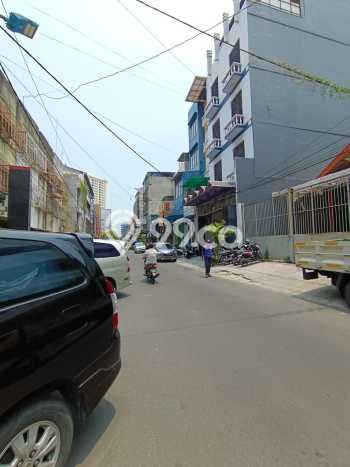 Ruko Dijual di Prime Area Jakarta Barat Luas 450m2 Ruko Dijual di Prime Area Jakarta Barat Luas 450m2