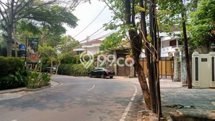 Rumah Eksklusif Dijual LT 871m2 di Cilandak, Jakarta Selatan Rumah Eksklusif Dijual LT 871m2 di Cilandak, Jakarta Selatan