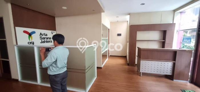 Ruko Dijual di Senen LT 140m2, LB 250m2 Solusi Investasi Cerdas Ruko Dijual di Senen LT 140m2, LB 250m2 Solusi Investasi Cerdas