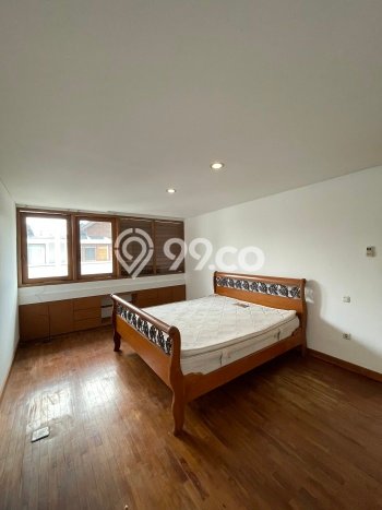 Disewakan! Rumah 4 Kamar Tidur &
3 Kamar Mandi di Kemang, Jakarta Selatan Disewakan! Rumah 4 Kamar Tidur &
3 Kamar Mandi di Kemang, Jakarta Selatan