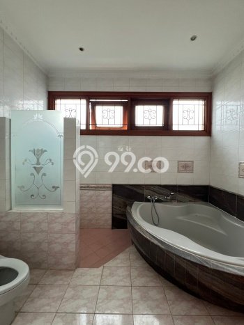 Hunian Modern Disewakan 6 Kamar di Menteng Boleh Nego Hunian Modern Disewakan 6 Kamar di Menteng Boleh Nego