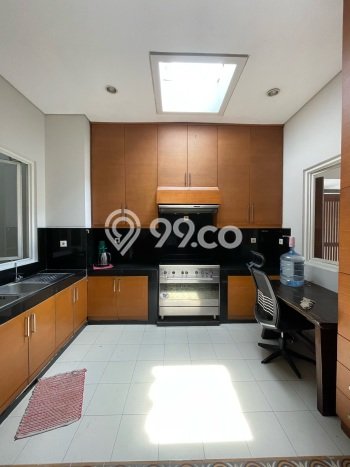 Rumah sewa siap huni 5 KT di Kemang, Jakarta Selatan Rumah sewa siap huni 5 KT di Kemang, Jakarta Selatan