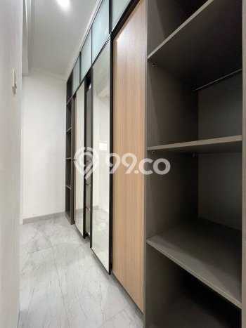 Disewakan Rumah Strategis LT 285m2 / LB 350m2 di Kemang, Jakarta Selatan Disewakan Rumah Strategis LT 285m2 / LB 350m2 di Kemang, Jakarta Selatan