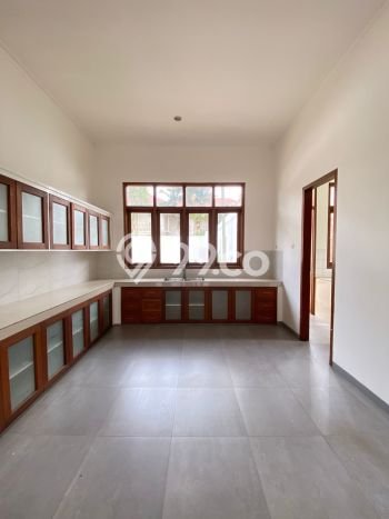 Rumah Disewakan Jakarta Selatan LT 800m2 LB 420m2 Kawasan Kemang Rumah Disewakan Jakarta Selatan LT 800m2 LB 420m2 Kawasan Kemang