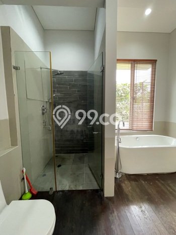 Rumah sewa siap huni 5 KT di Kemang, Jakarta Selatan Rumah sewa siap huni 5 KT di Kemang, Jakarta Selatan