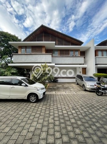 Disewakan! Rumah 4 Kamar Tidur &
3 Kamar Mandi di Kemang, Jakarta Selatan Disewakan! Rumah 4 Kamar Tidur &
3 Kamar Mandi di Kemang, Jakarta Selatan