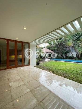 Hunian Bagus Disewakan di Kemang, Jakarta Selatan LT 674m2, LB 600m2 Hunian Bagus Disewakan di Kemang, Jakarta Selatan LT 674m2, LB 600m2