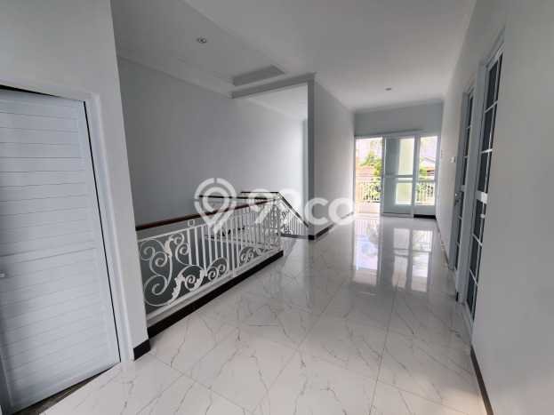Rumah dua Lantai Jatiwaringin Rumah dua Lantai Jatiwaringin