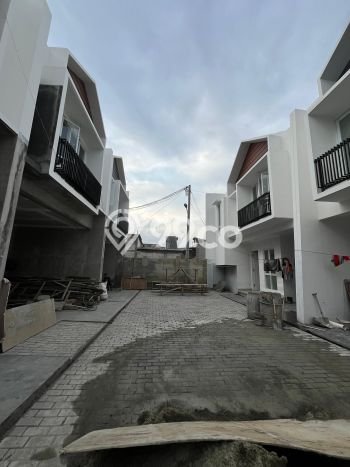 Rumah Modern 3 KT di Jatiwaringin Bekasi Semi Furnished Rumah Modern 3 KT di Jatiwaringin Bekasi Semi Furnished