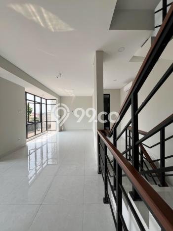For Sale! Premium House LT 119m2 Desain Elegan di Kemang For Sale! Premium House LT 119m2 Desain Elegan di Kemang